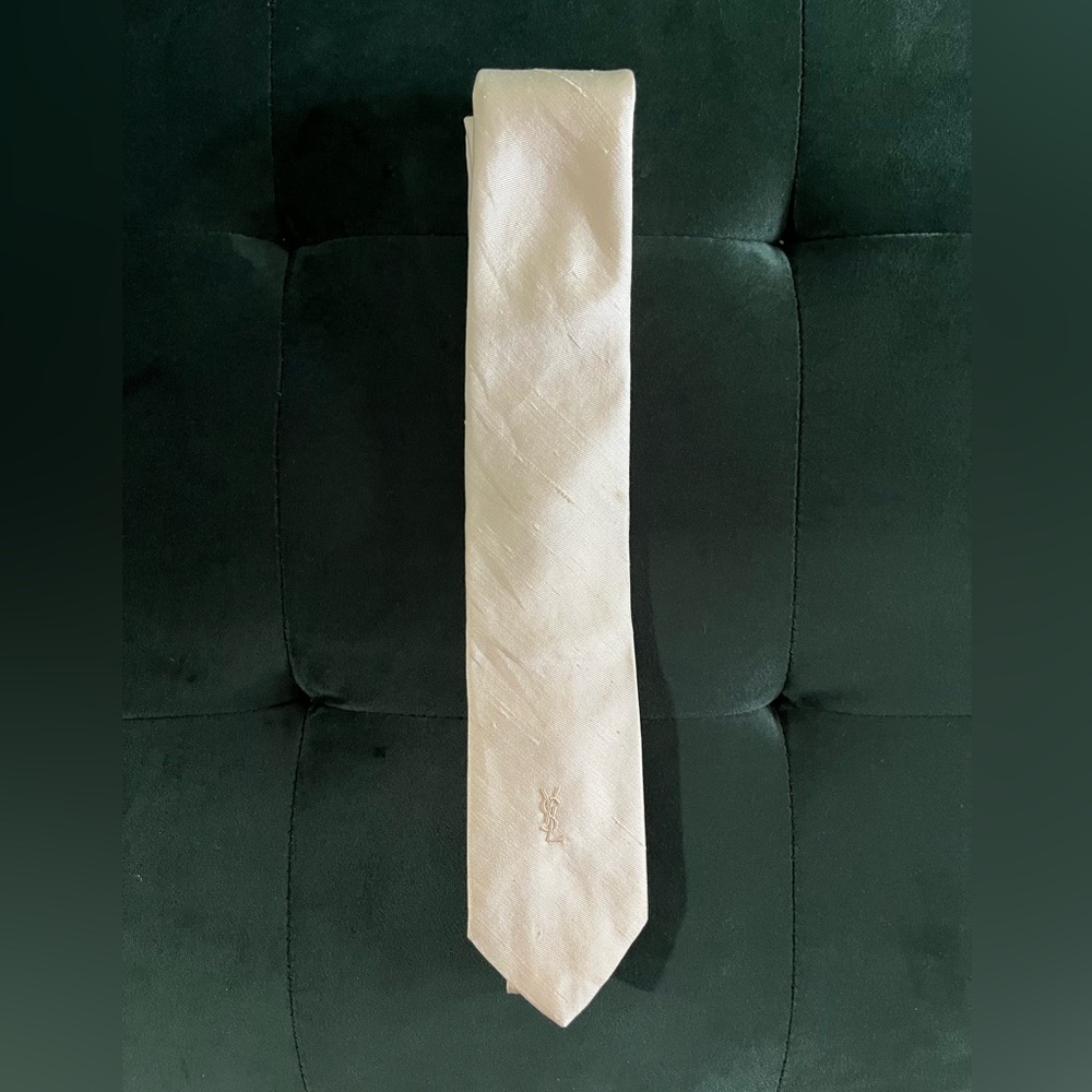 Yves Saint Laurent textured men’s tie 💯% silk